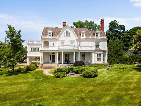 A home in Clam Lake Twp