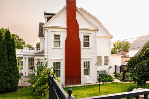 A home in Clam Lake Twp