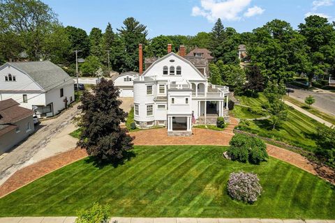 A home in Clam Lake Twp