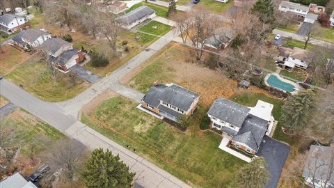 A home in West Bloomfield Twp