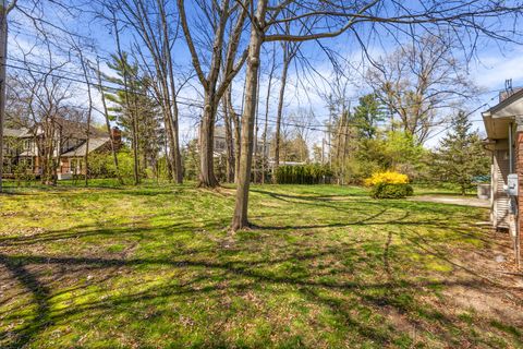 A home in Bloomfield Twp