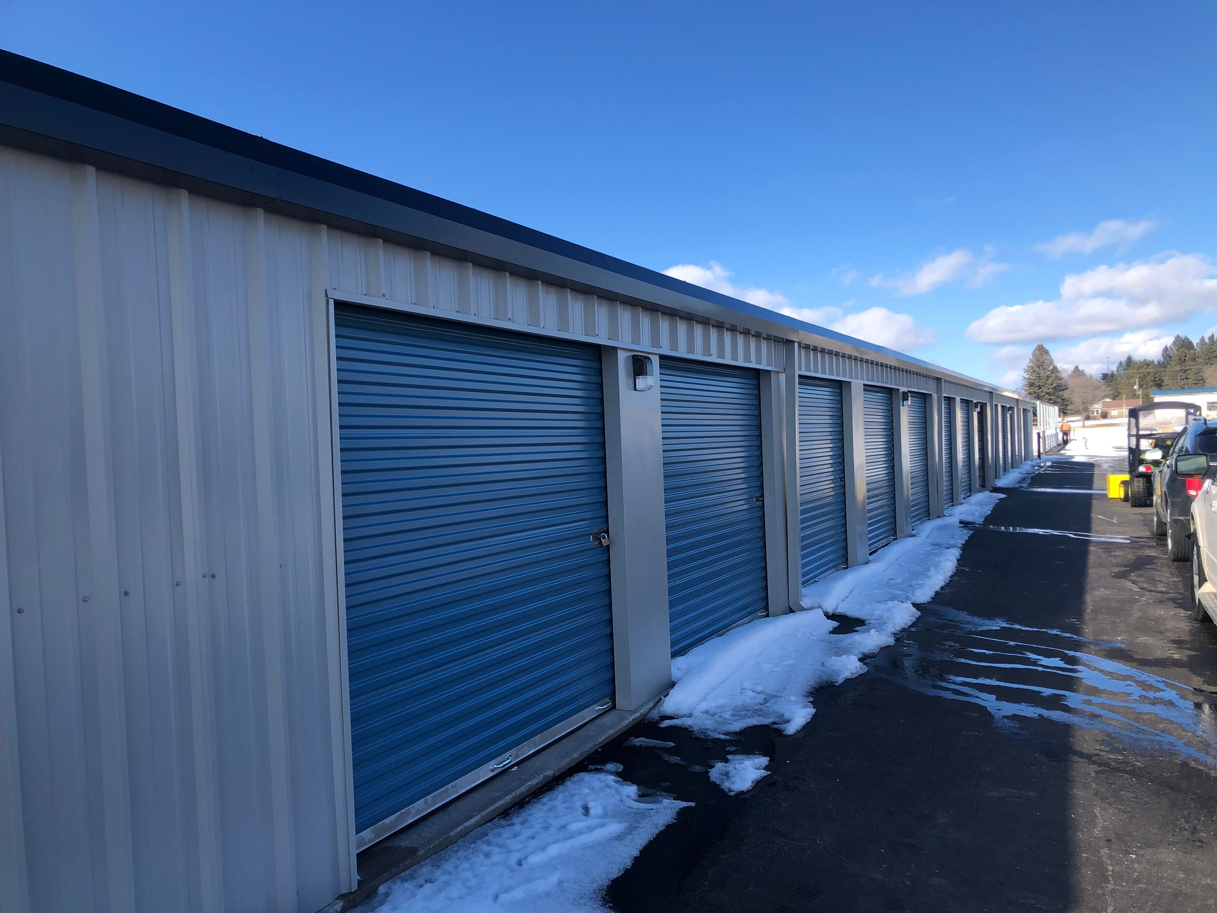3950 W CENTER Road