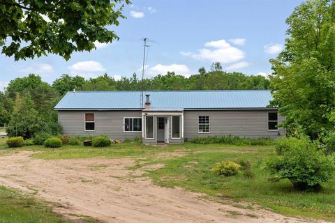 A home in Rapid River Twp