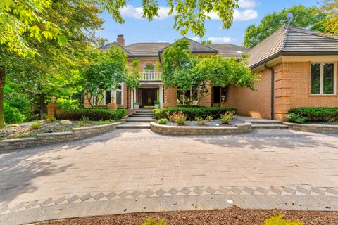 A home in Bloomfield Twp