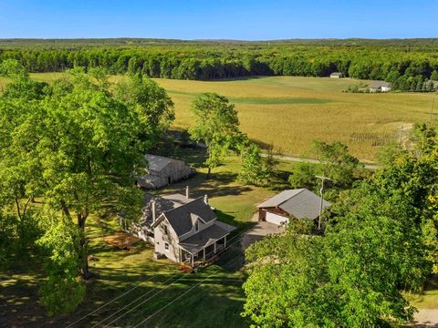 A home in Joyfield Twp