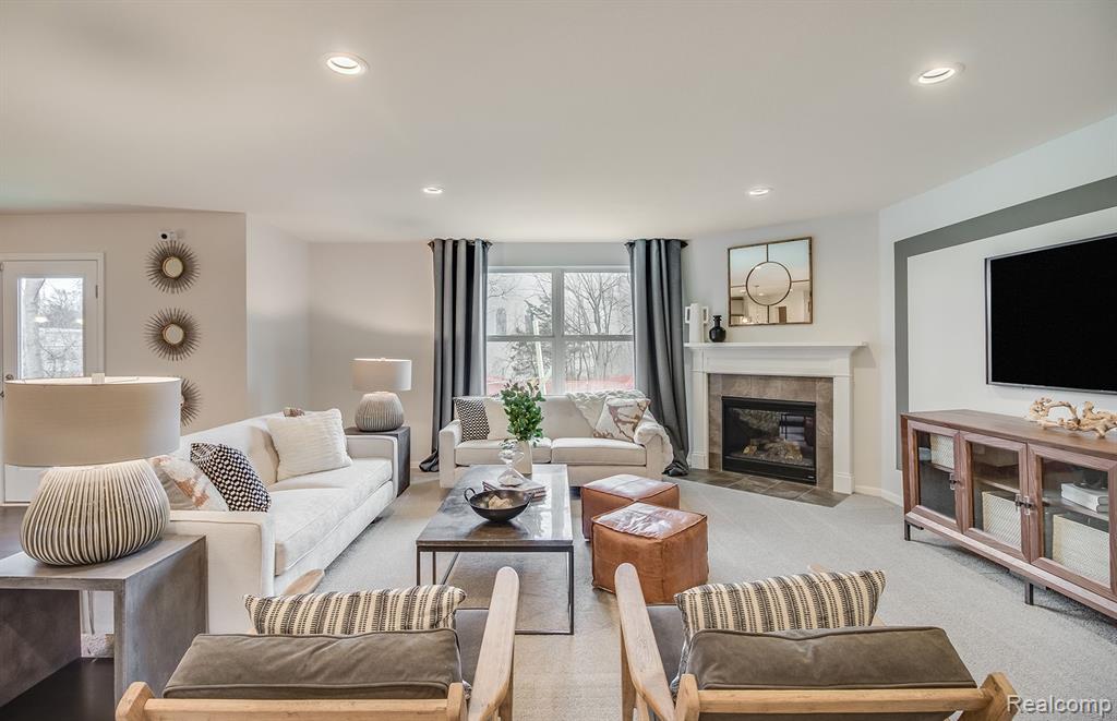9102 DOGWOOD Lane