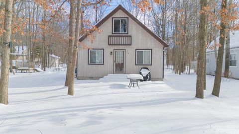 A home in Roscommon Twp