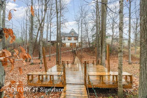 A home in Edenville Twp