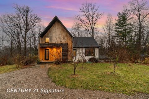 A home in Edenville Twp