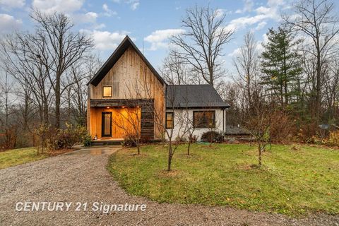 A home in Edenville Twp