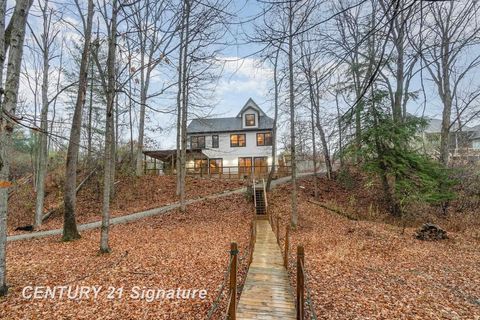 A home in Edenville Twp