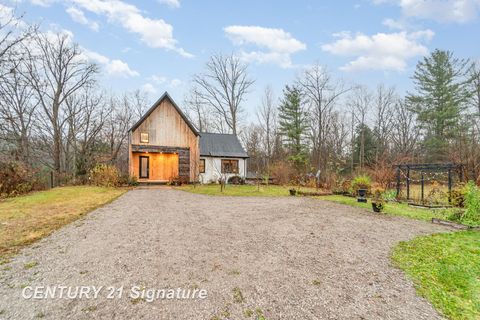 A home in Edenville Twp