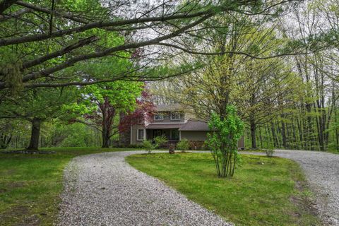 A home in Groveland Twp