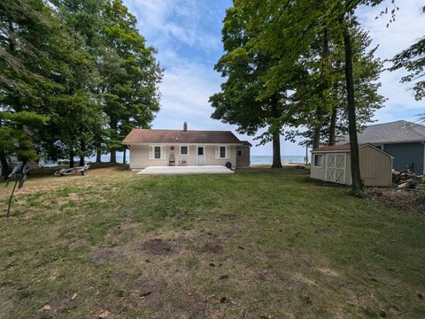 A home in Alabaster Twp