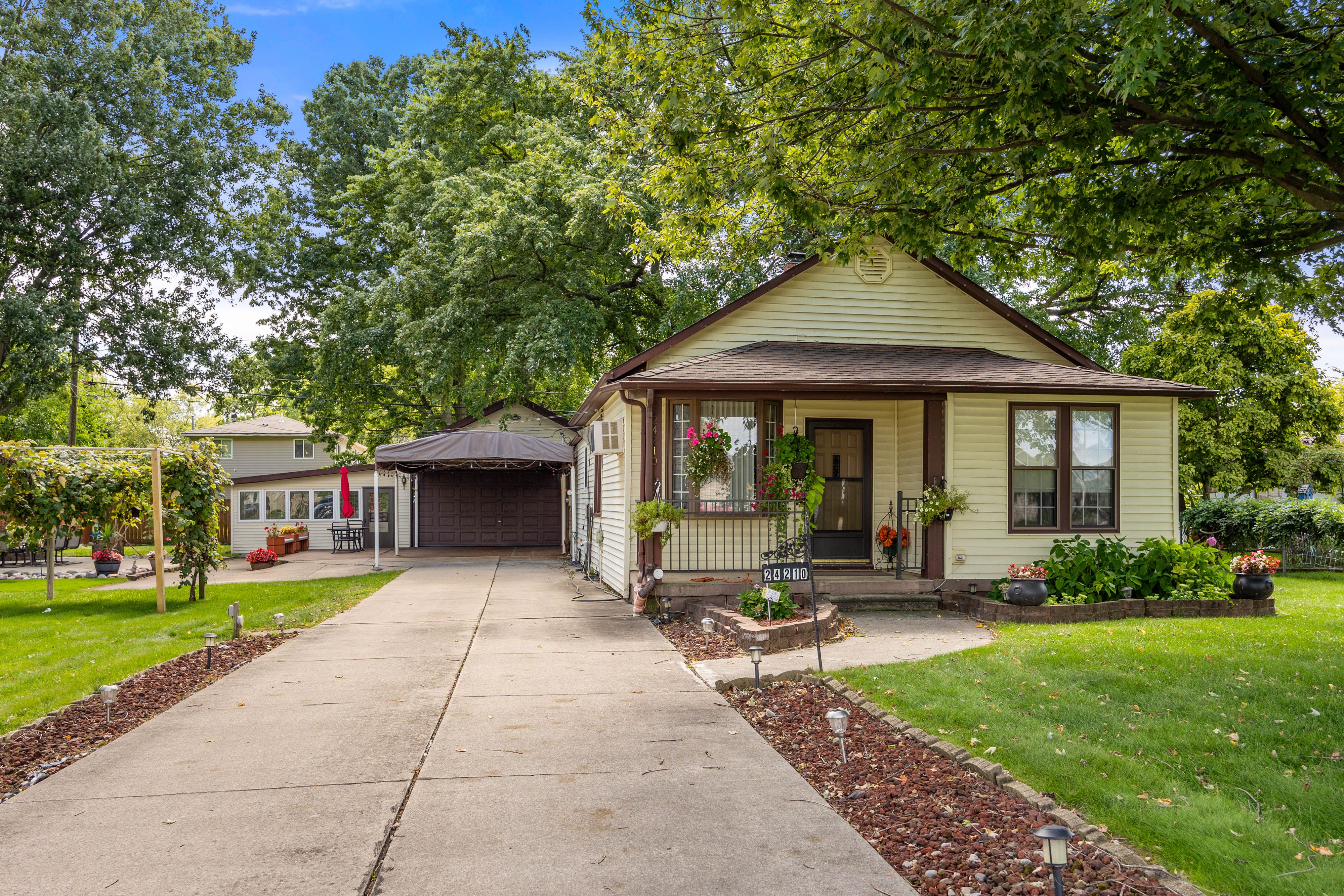 View Clinton Twp, MI 48035 house