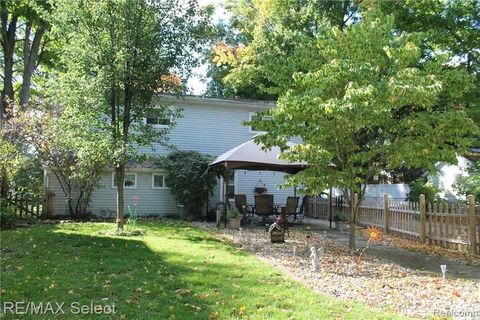 A home in Holly Vlg