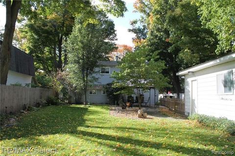 A home in Holly Vlg