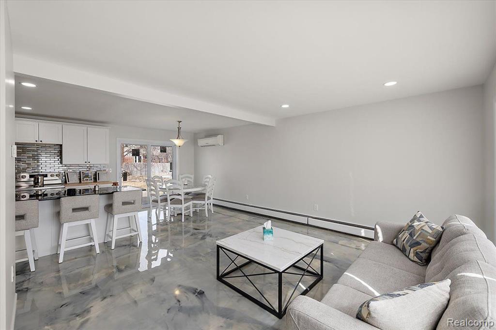 30390 RED MAPLE Lane