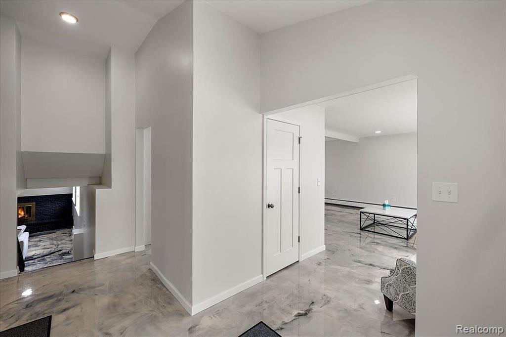 30390 RED MAPLE Lane