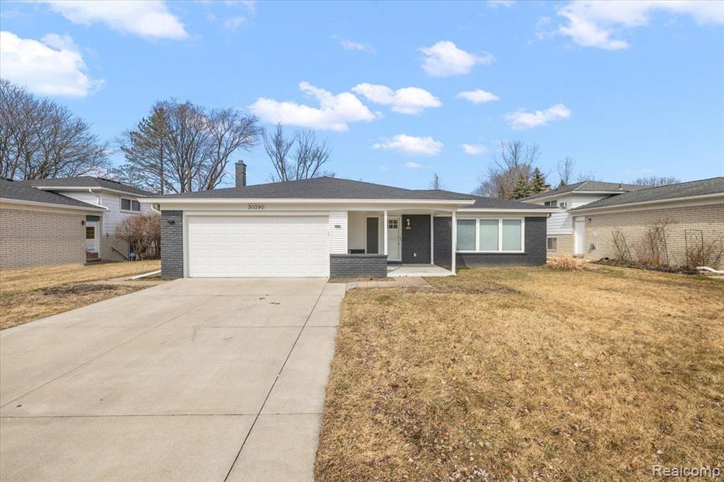 30390 RED MAPLE Lane