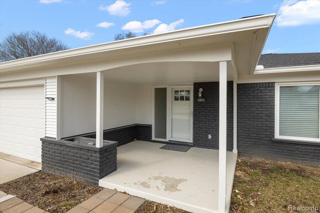 30390 RED MAPLE Lane