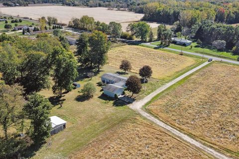 A home in Paw Paw Twp