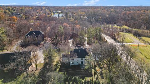 A home in West Bloomfield Twp