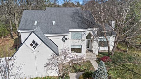 A home in West Bloomfield Twp