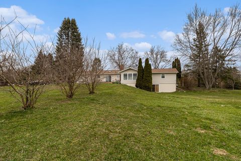 A home in Putnam Twp