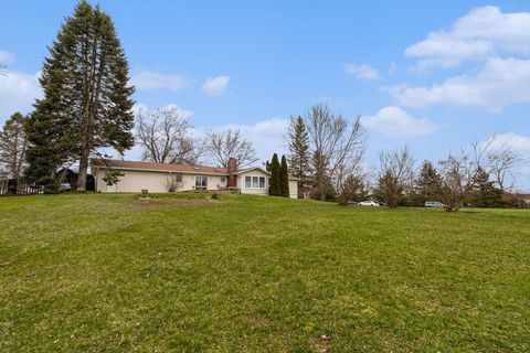 A home in Putnam Twp