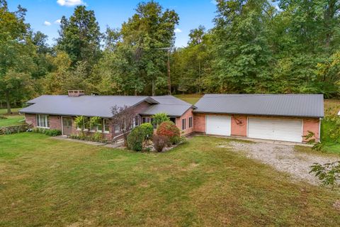 A home in Woodbridge Twp