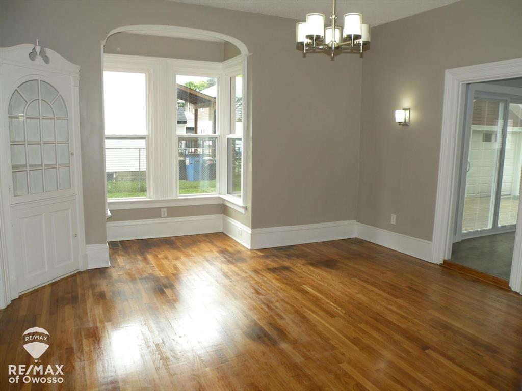 Photo 6 of 28 of 521 N Saginaw house