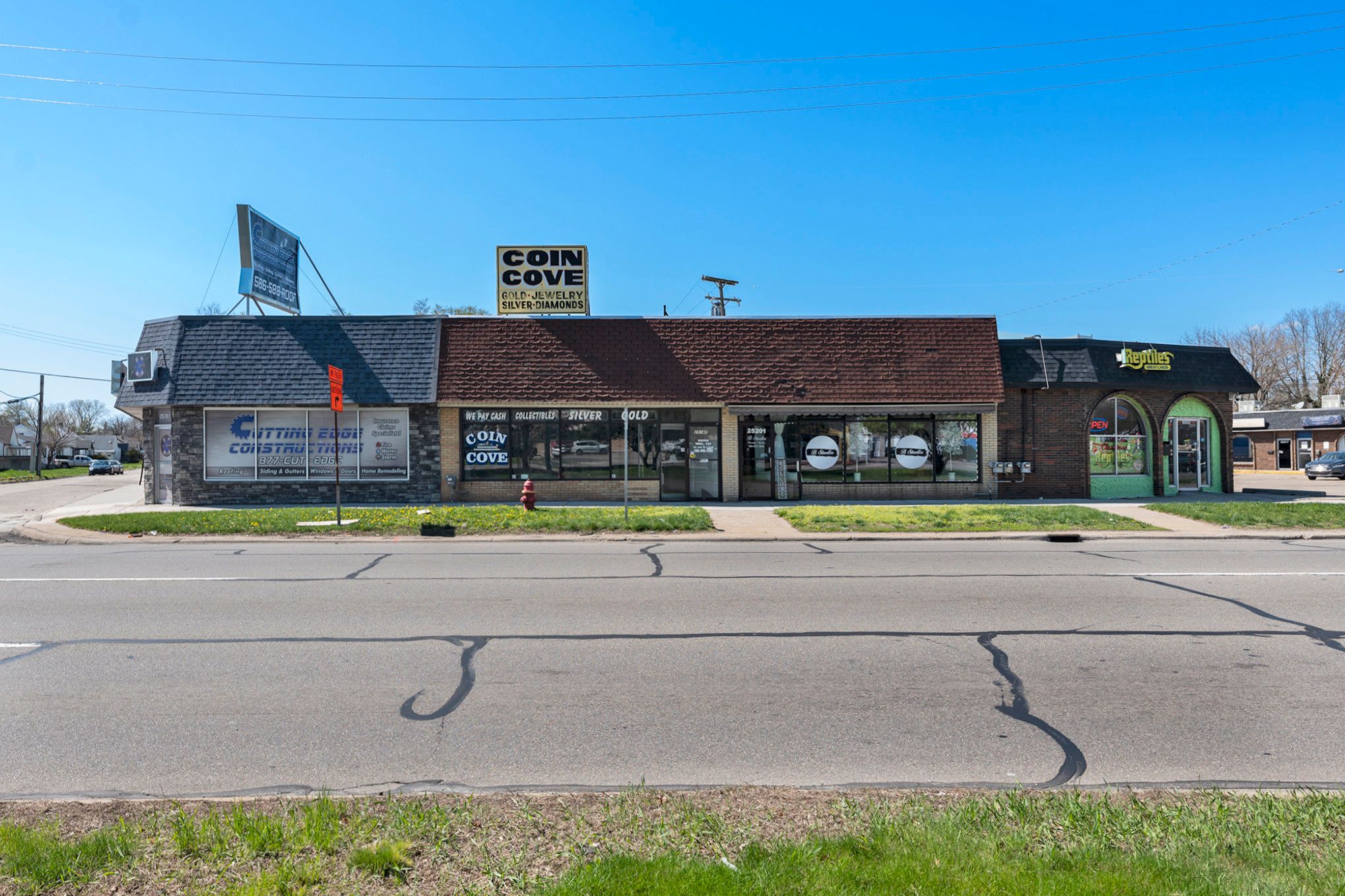 25197 GRATIOT Avenue