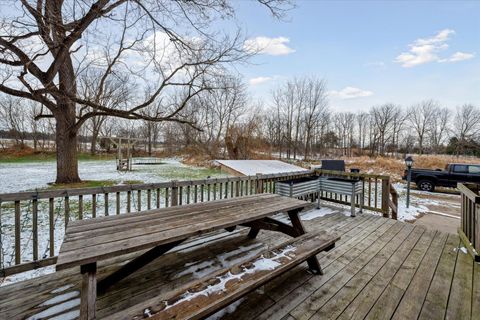 A home in Putnam Twp