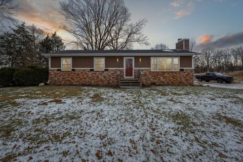 A home in Putnam Twp