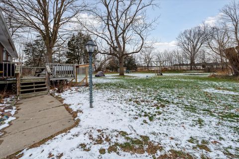 A home in Putnam Twp