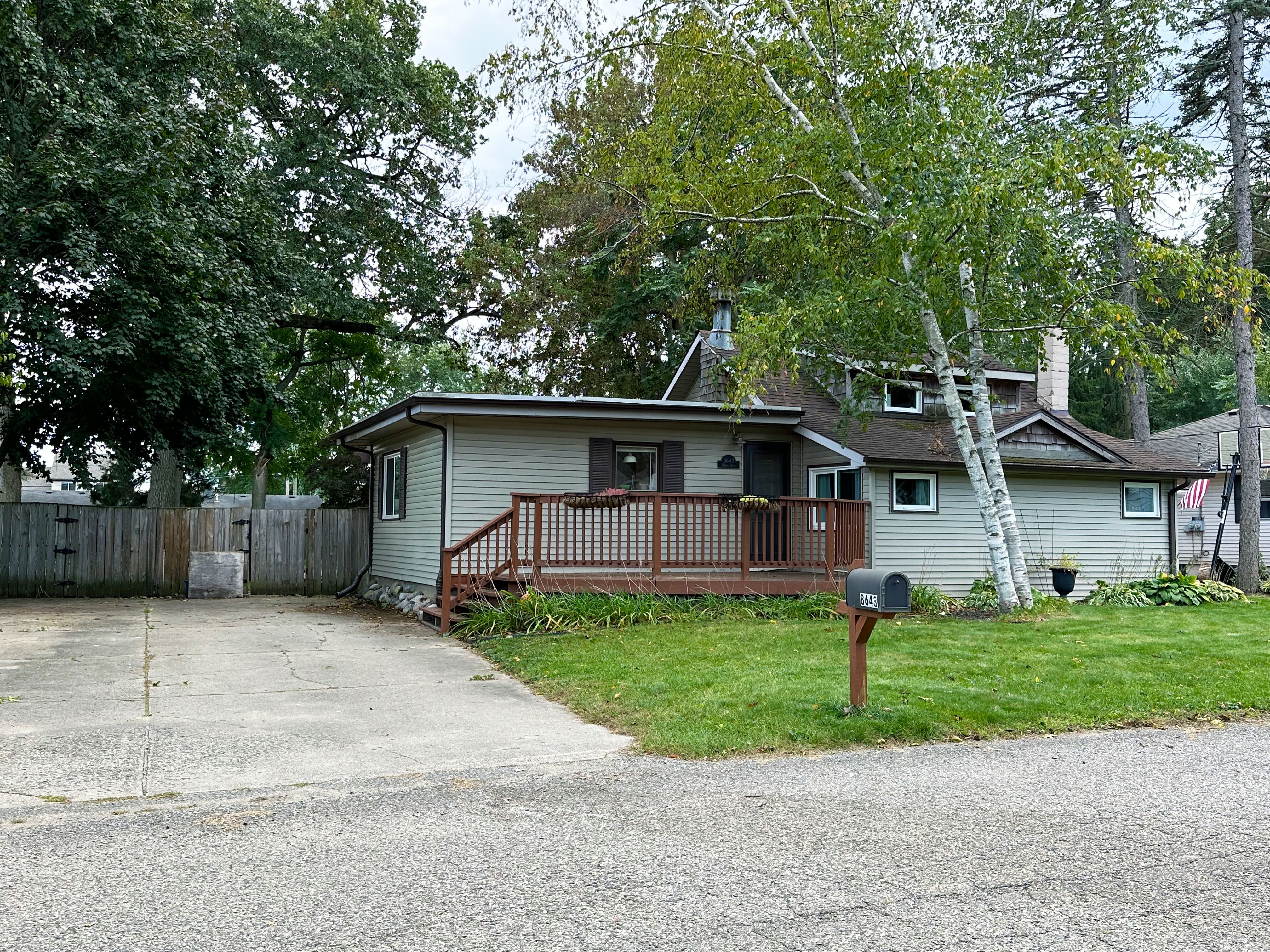 View Commerce Twp, MI 48382 house