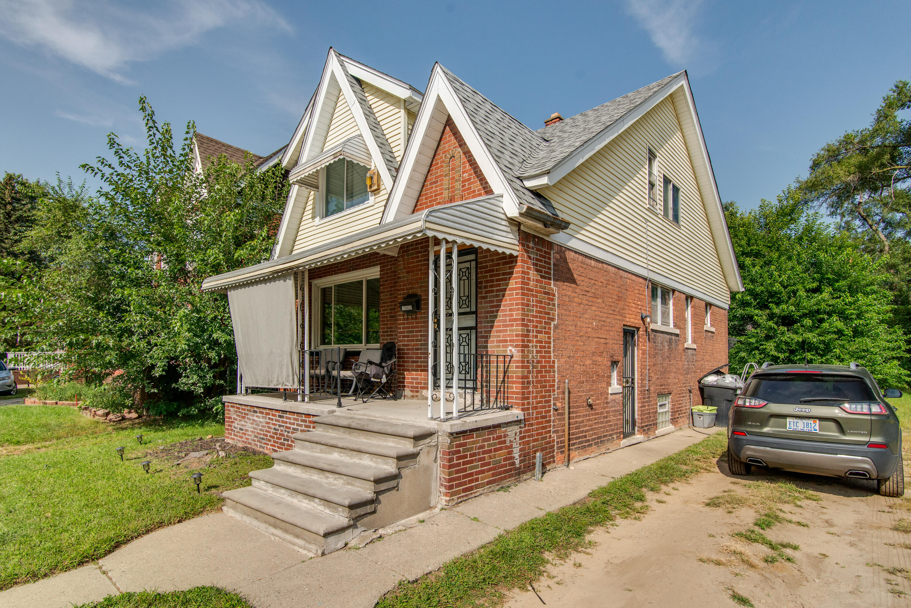 Photo 2 of 24 of 15430 Mendota Street house