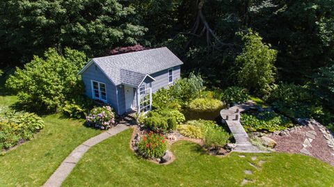 A home in South Haven Twp