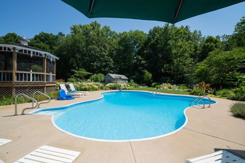 A home in South Haven Twp