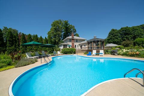 A home in South Haven Twp