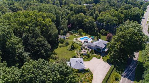 A home in South Haven Twp