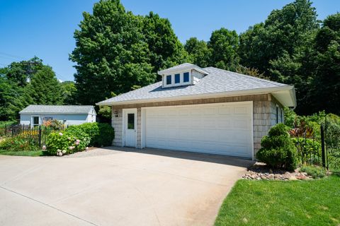 A home in South Haven Twp