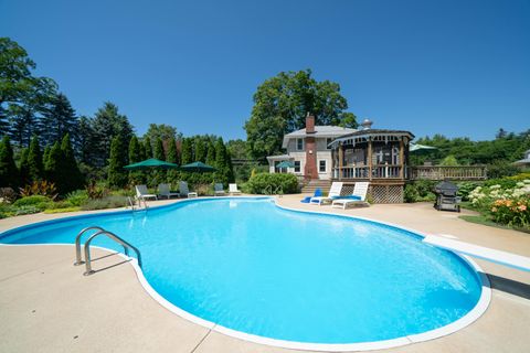 A home in South Haven Twp