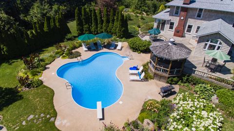 A home in South Haven Twp