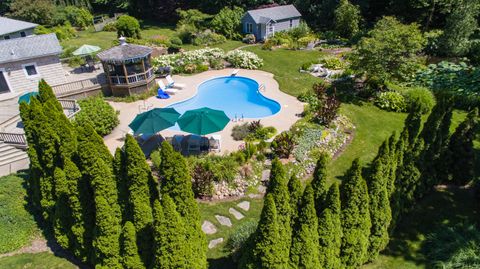 A home in South Haven Twp