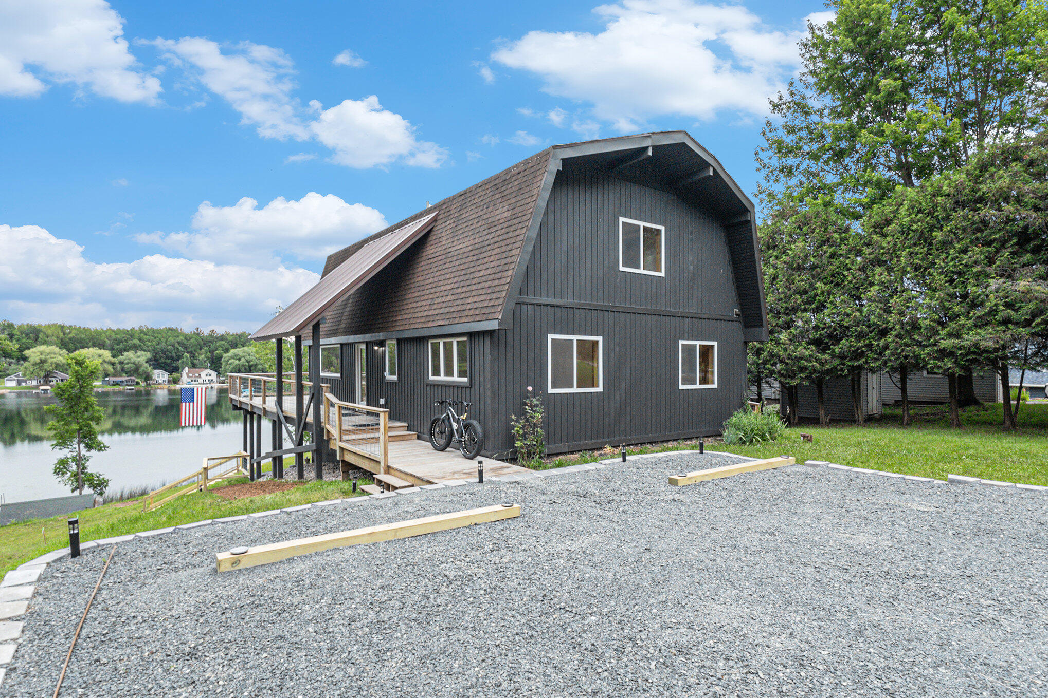 Photo 4 of 74 of 1550 W Chilberg Road house