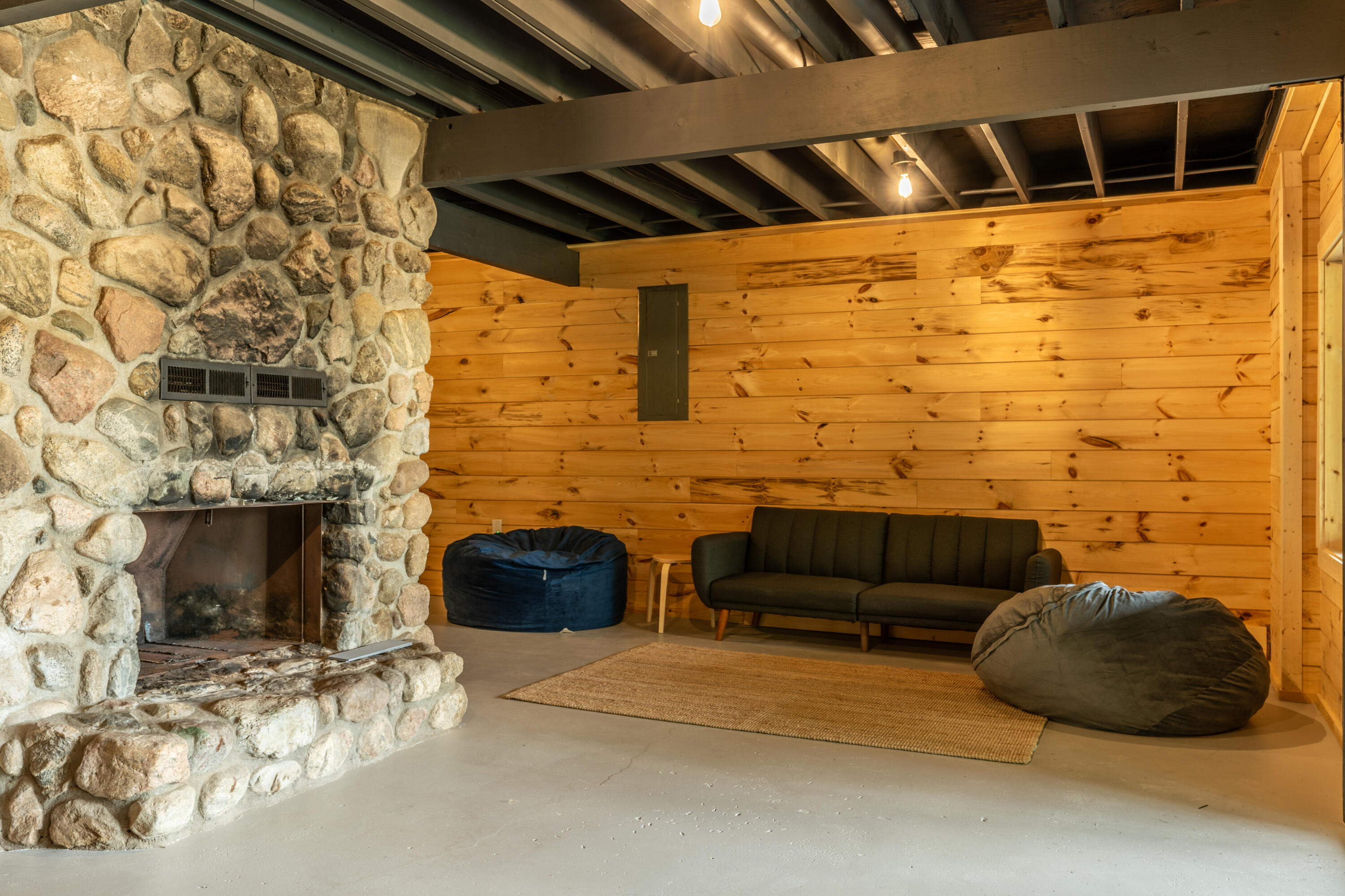 Photo 55 of 74 of 1550 W Chilberg Road house