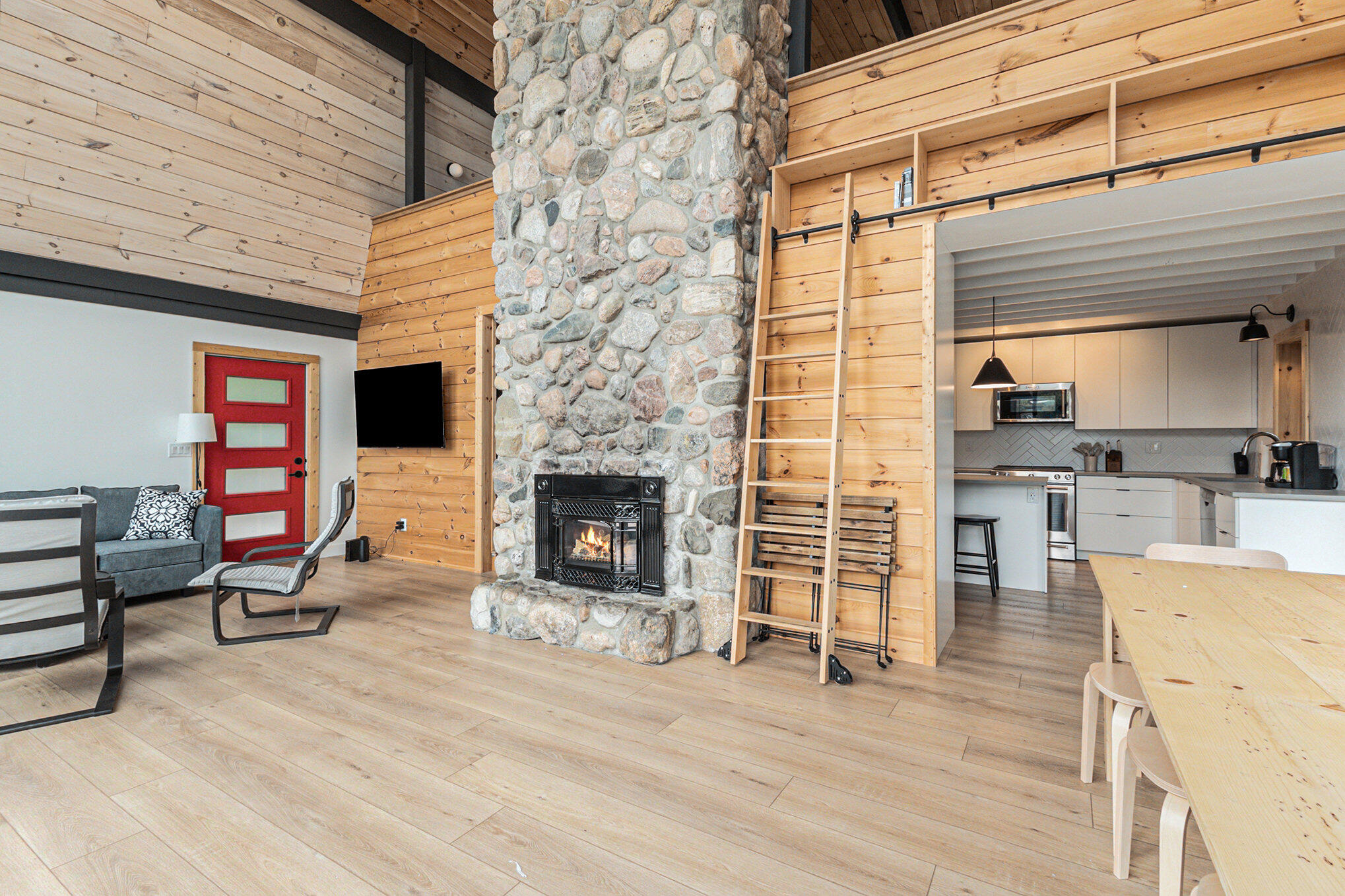 Photo 11 of 74 of 1550 W Chilberg Road house