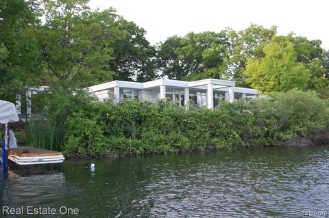 A home in Commerce Twp